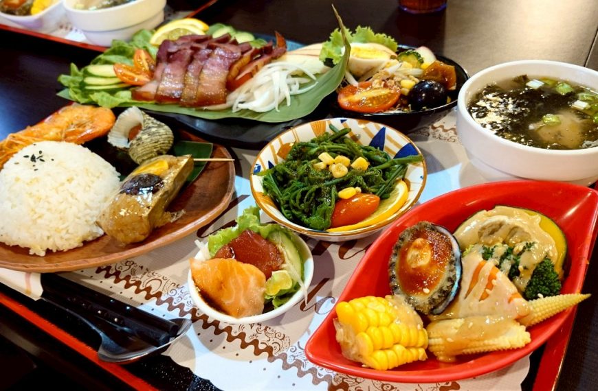 溪水旁風味餐